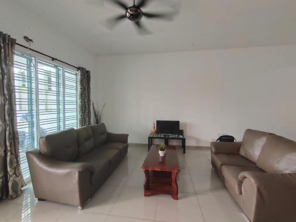 Karak Indah Homestay Exterior photo